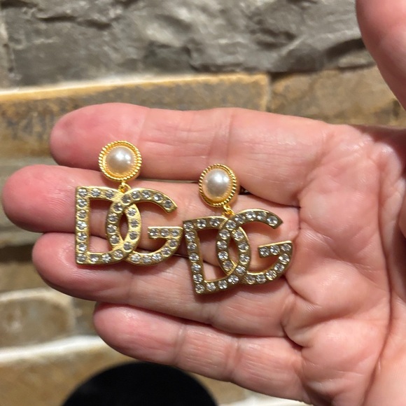 Gold-Tone Pearl & Crystal Logo Drop Earrings - DG Style - Picture 2 of 4